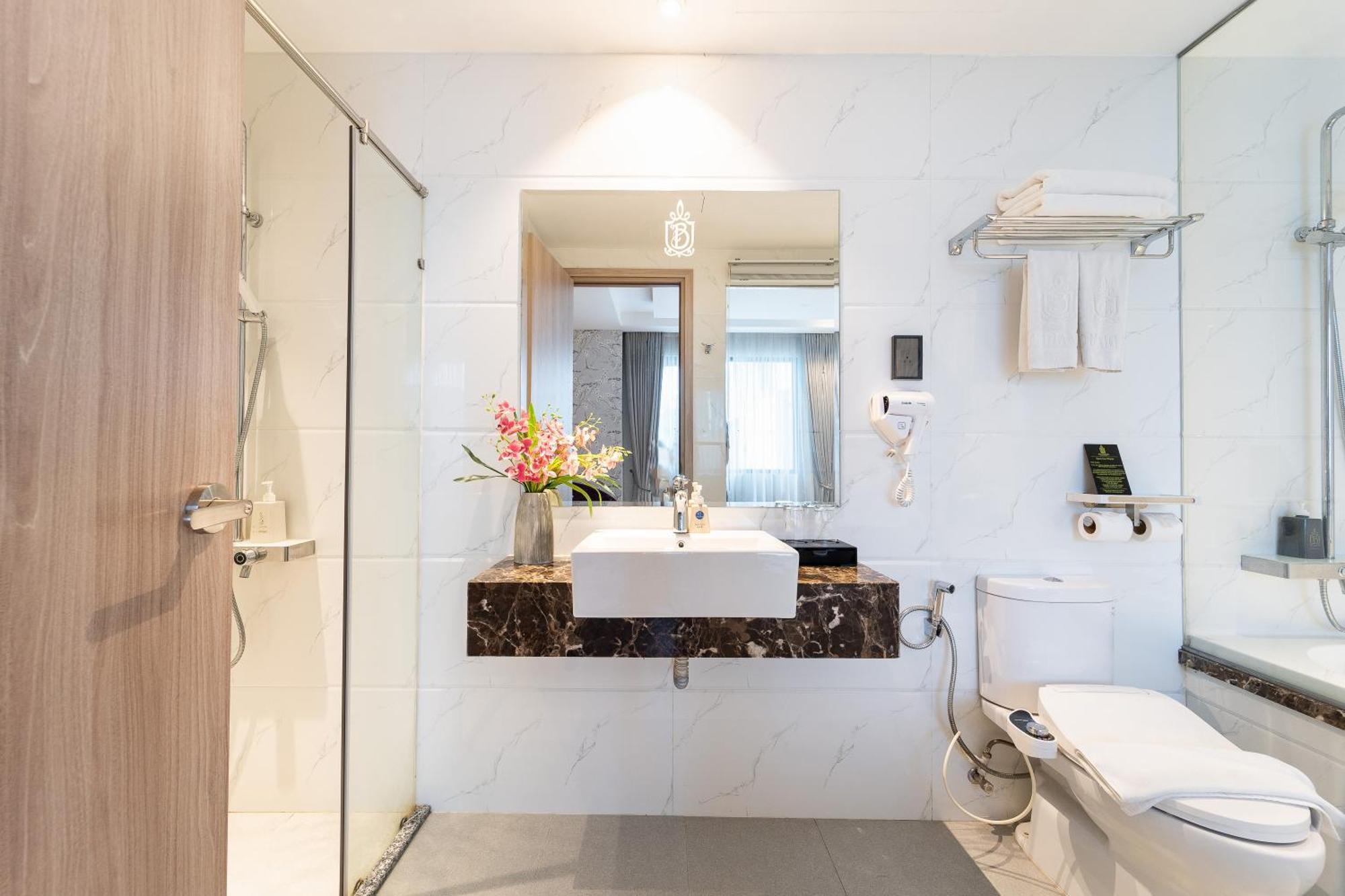 Nicecy Hotel Suites & Spa Cidade de Ho Chi Minh Quarto foto